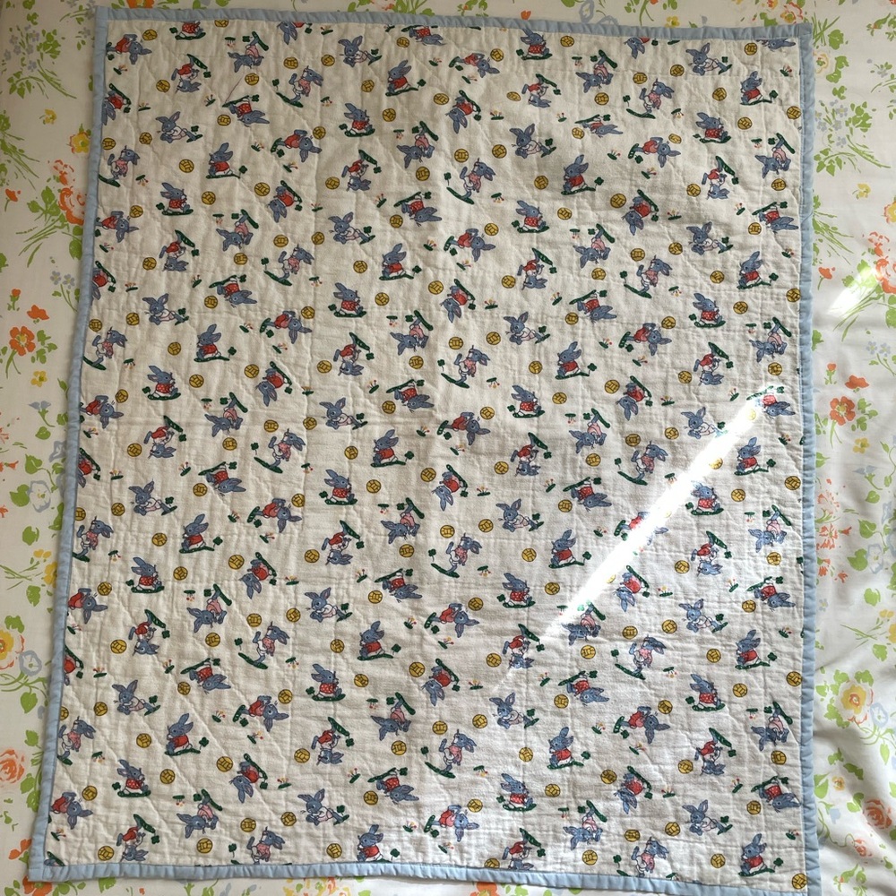 Vintage embroidered hand-sewn crib/baby quilt - Picture 5 of 9
